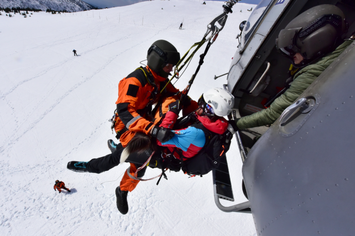 Kynologové Horské služby skládali zkoušky v Krkonoších